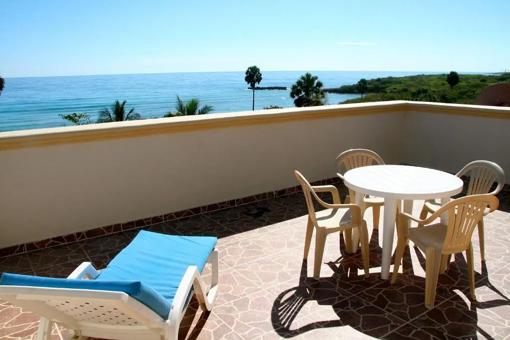 Hotel La Saladilla Beach Club Barahona